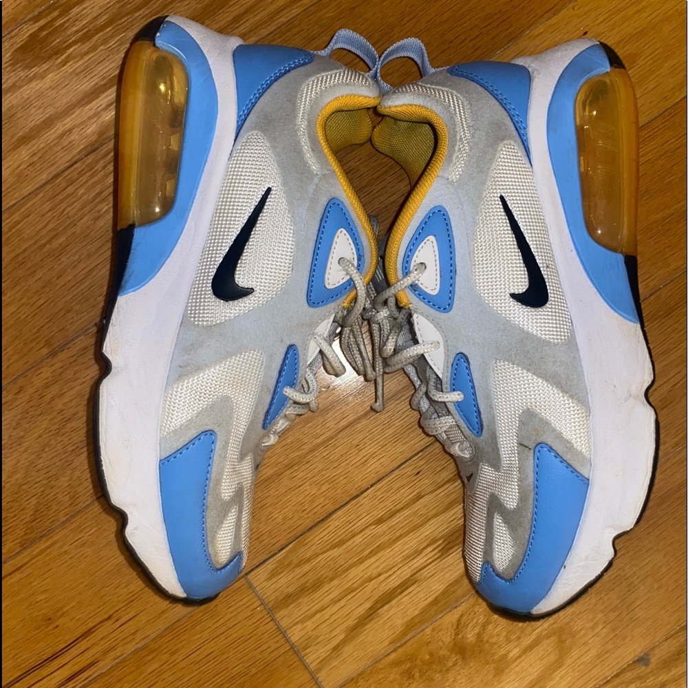 Gorgeous Nike air 200 sneakers